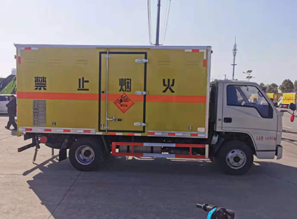岳麓爆破器材运输车技术升级与安全合规新趋势